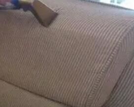 怎么清潔和保養(yǎng)沙發(fā)呢？