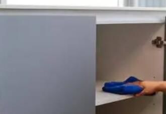 在室內(nèi)進行保潔的時候，要注意什么？