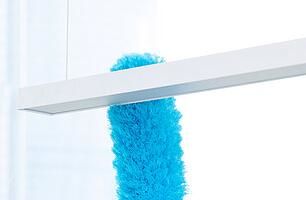 全屋干清潔 —— 清除浮塵，避免濕擦成泥